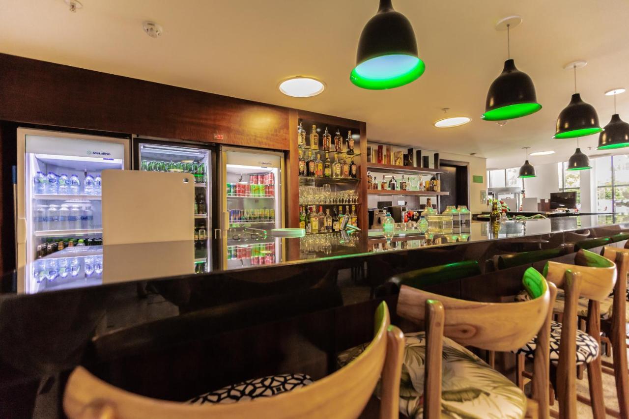 Hotel Inter Cuiaba Εξωτερικό φωτογραφία The bar at the hotel
