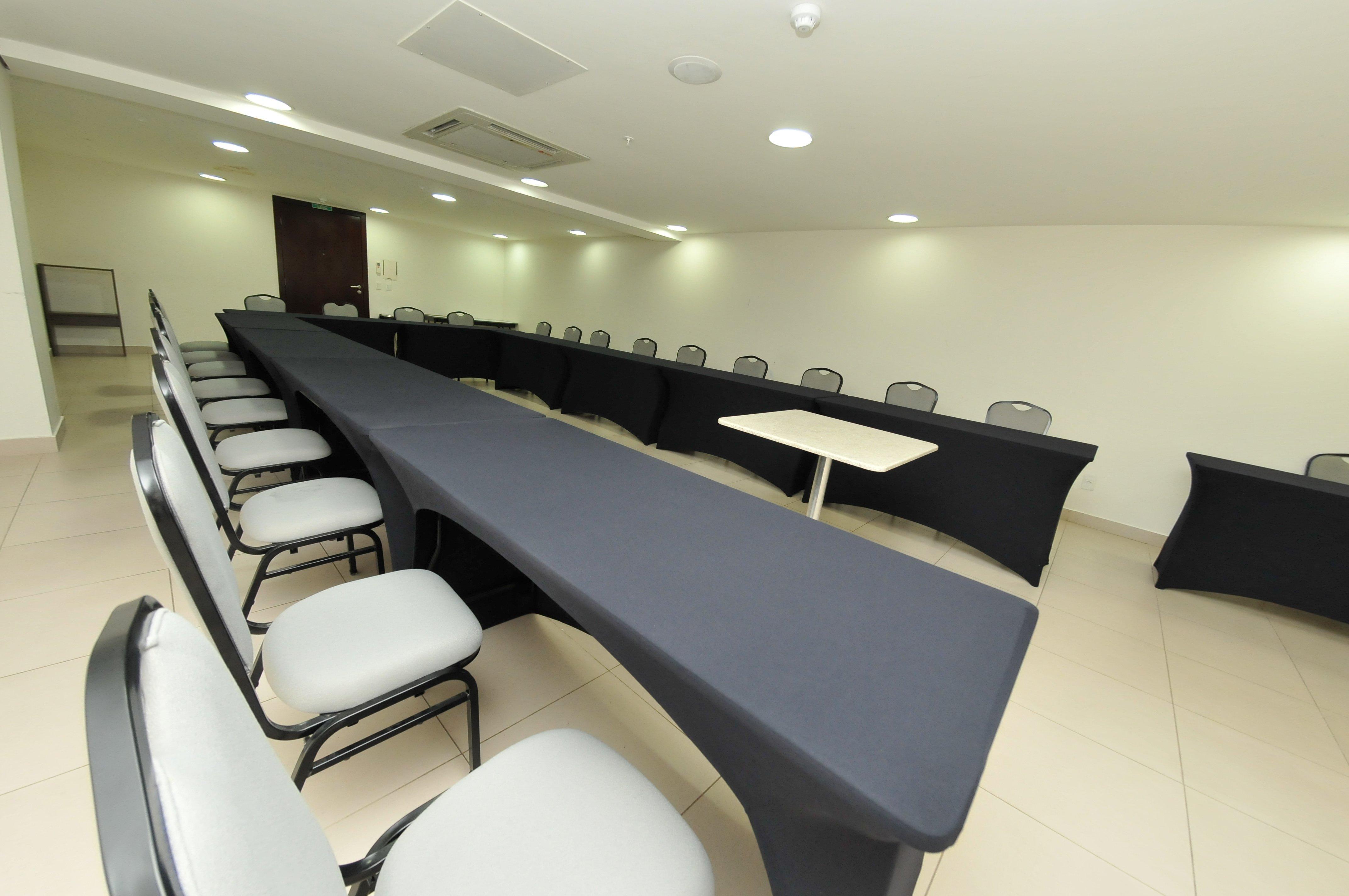 Hotel Inter Cuiaba Εξωτερικό φωτογραφία A conference room at the National Museum of the Royal Navy