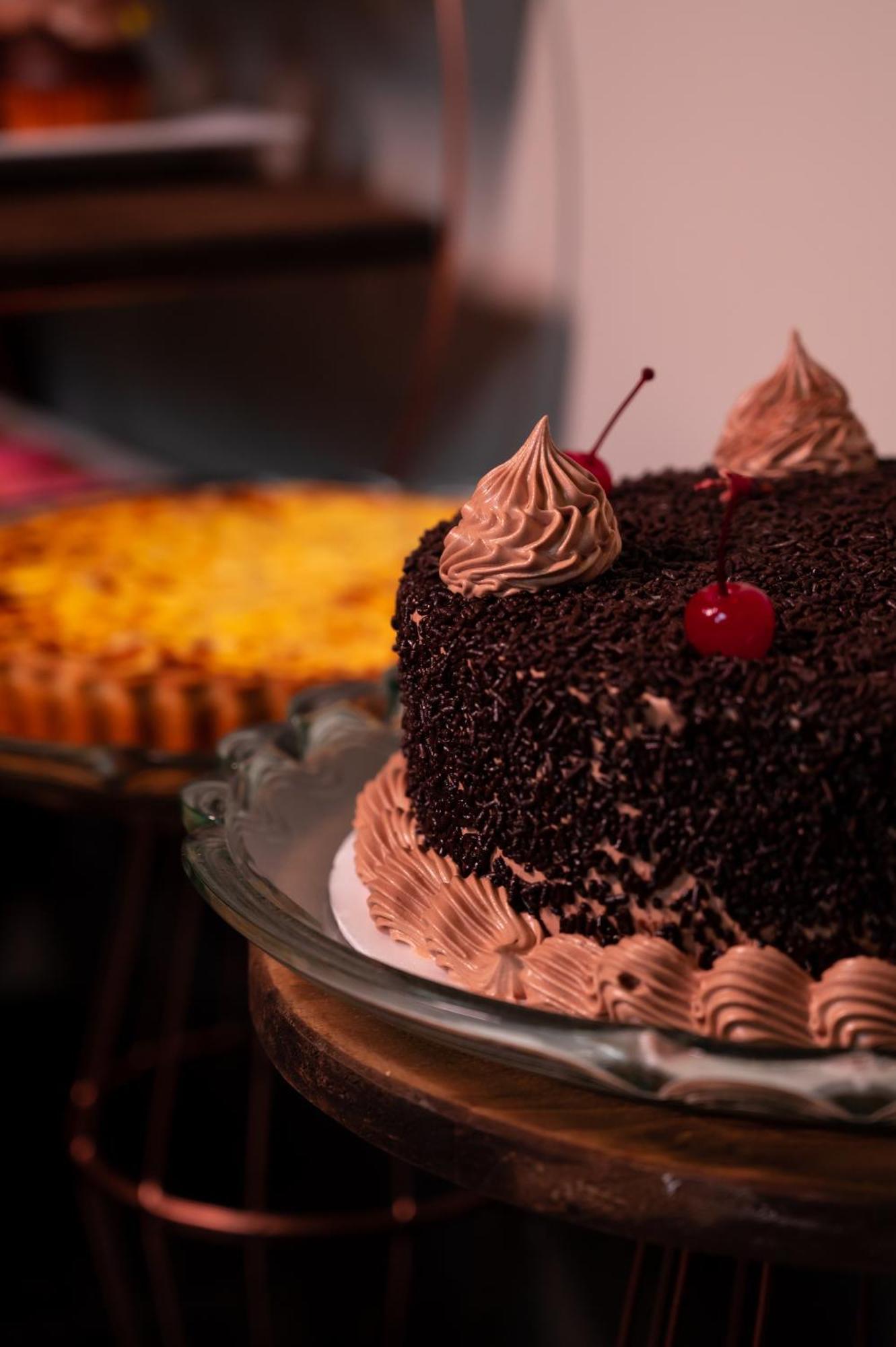 Hotel Inter Cuiaba Εξωτερικό φωτογραφία A chocolate cake