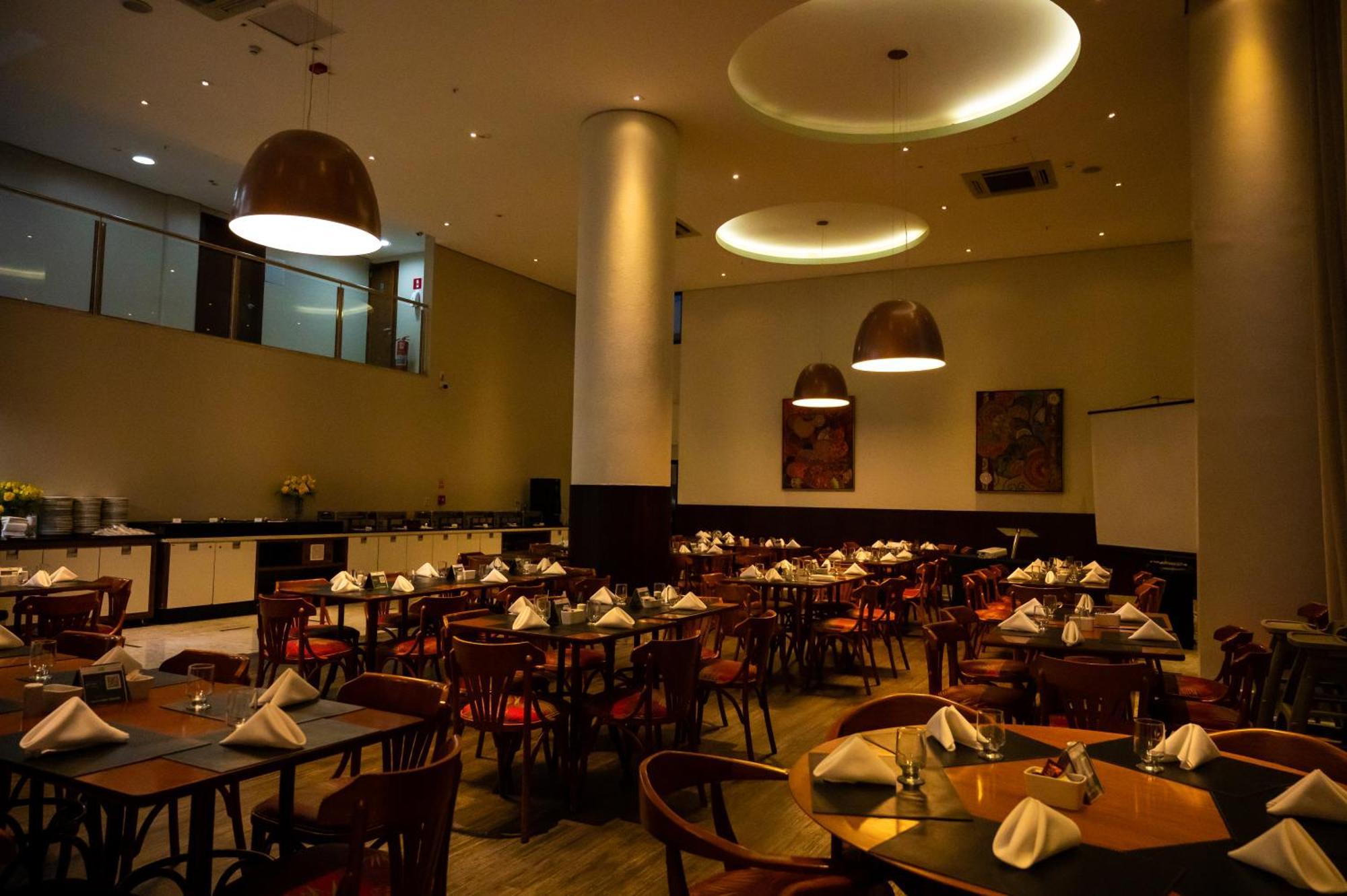 Hotel Inter Cuiaba Εξωτερικό φωτογραφία The interior of the restaurant