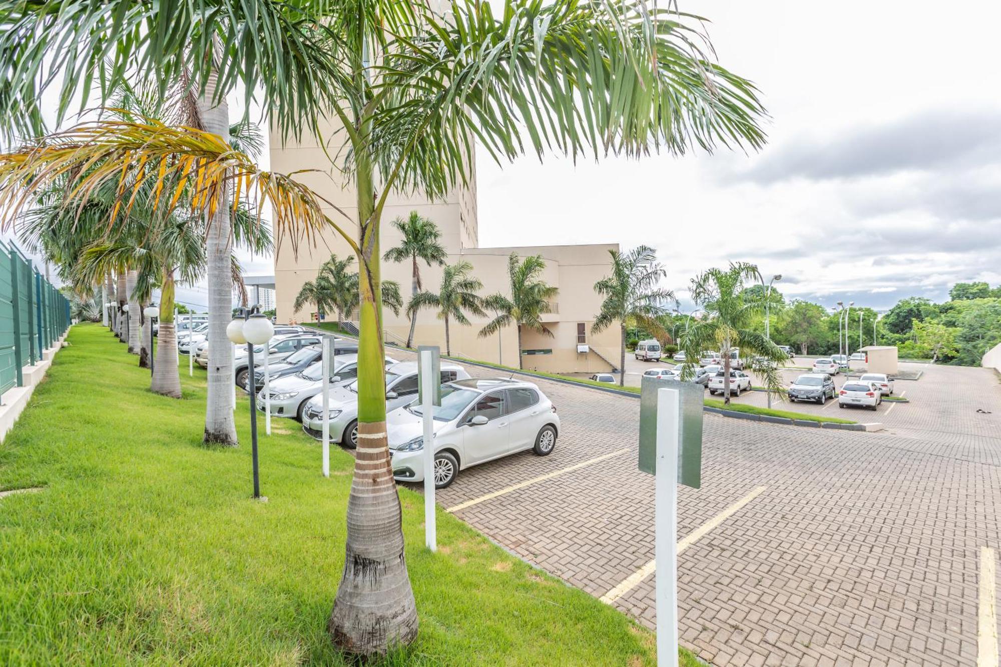 Hotel Inter Cuiaba Εξωτερικό φωτογραφία Parking lot at the airport