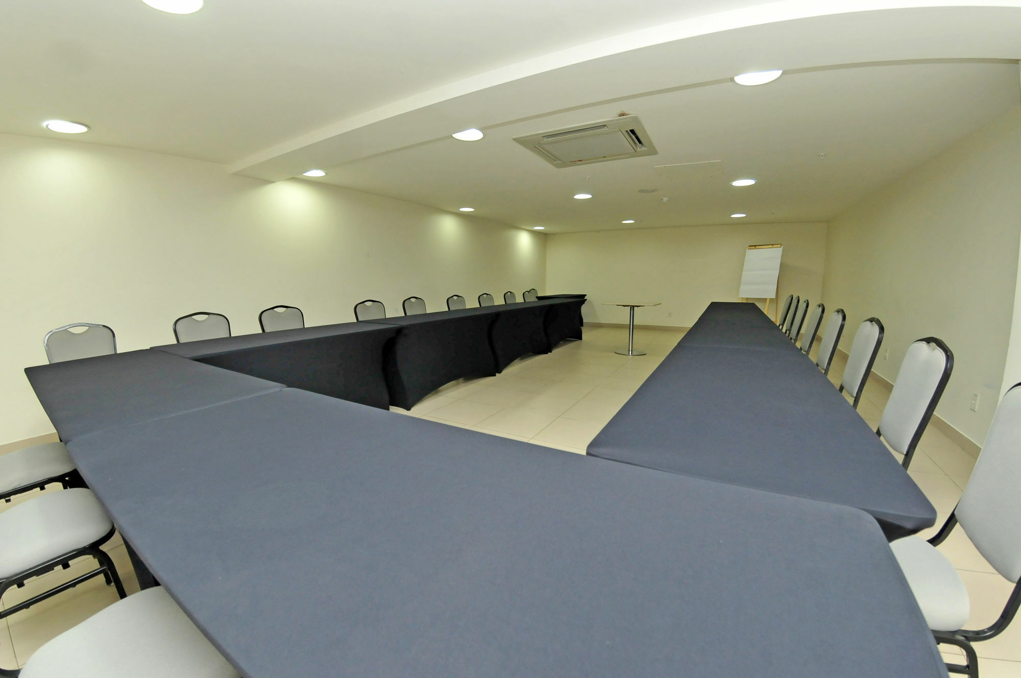 Hotel Inter Cuiaba Εξωτερικό φωτογραφία A meeting room